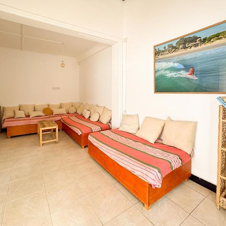 Lucky'S Surf Camp Bed & Breakfast Weligama Eksteriør bilde
