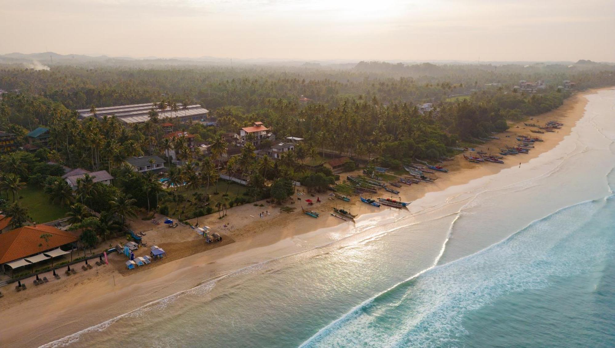 Lucky'S Surf Camp Bed & Breakfast Weligama Eksteriør bilde