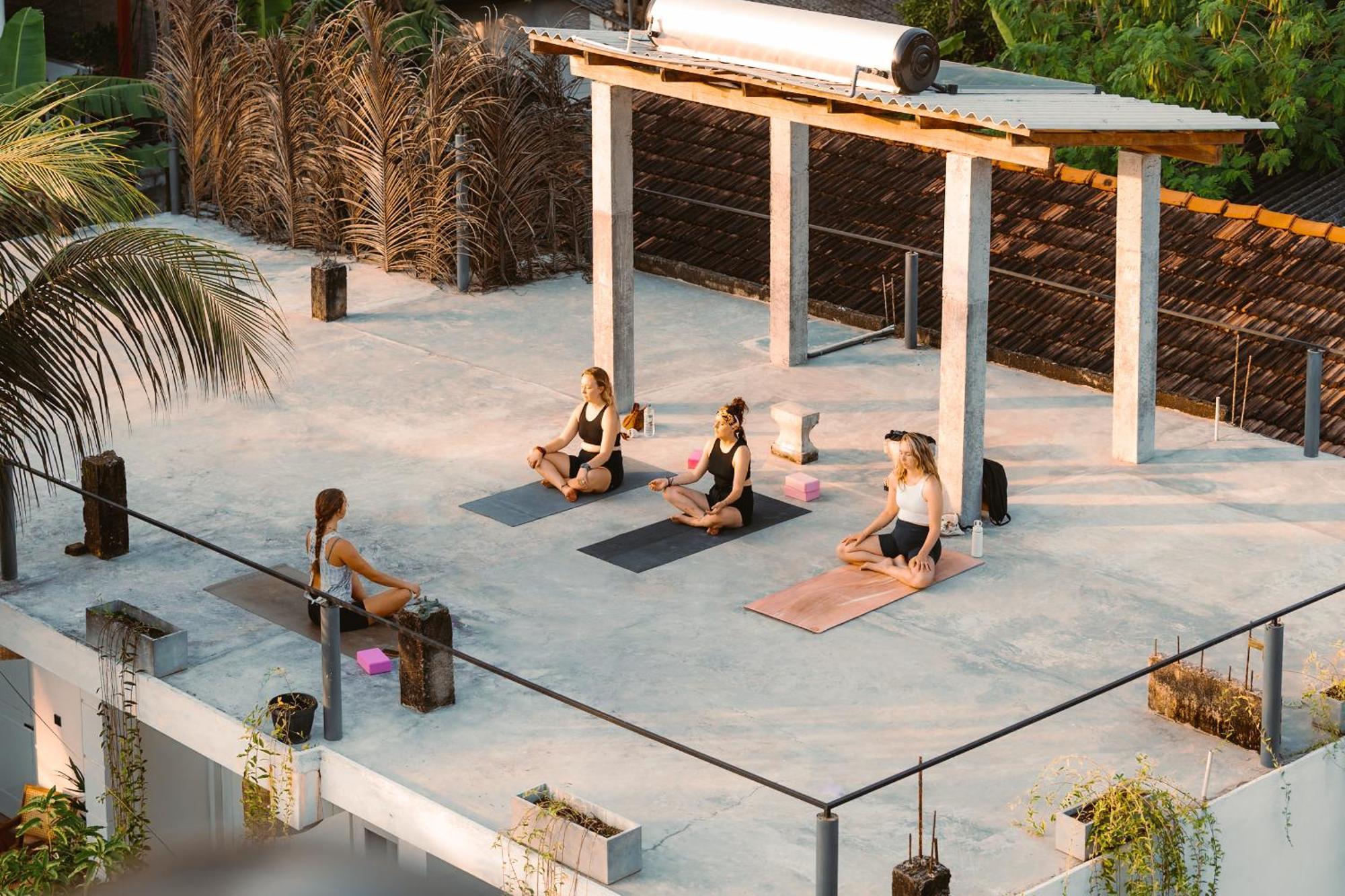 Lucky'S Surf Camp Bed & Breakfast Weligama Eksteriør bilde